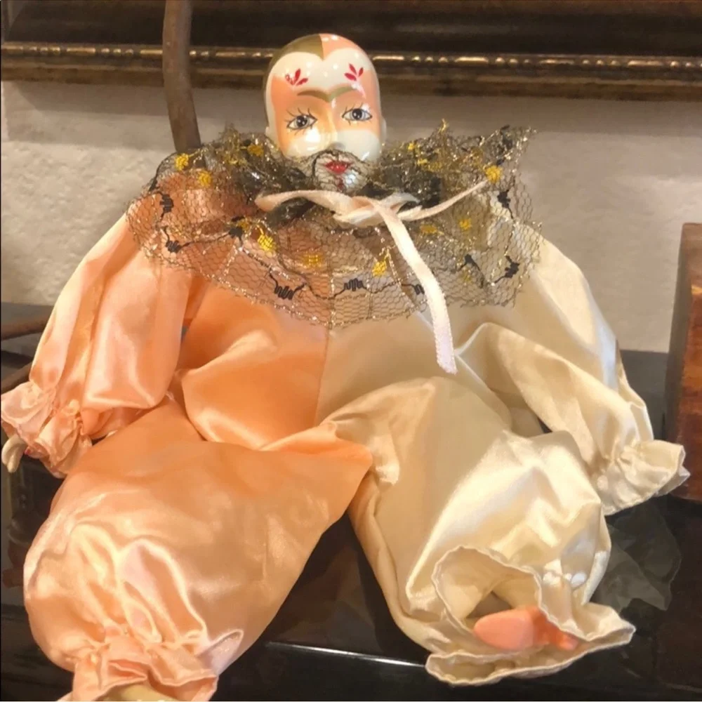 Decorative Mask with Lace and Ribbon - Picture 2 of 10